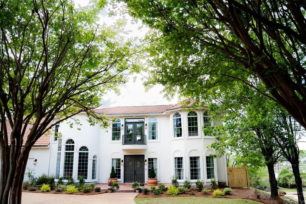 Photo of 5009 Bluff Cove, OXFORD, MS 38655 (MLS # 167183)