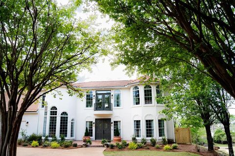 Photo of 5009 Bluff Cove, OXFORD, MS 38655 (MLS # 167183)