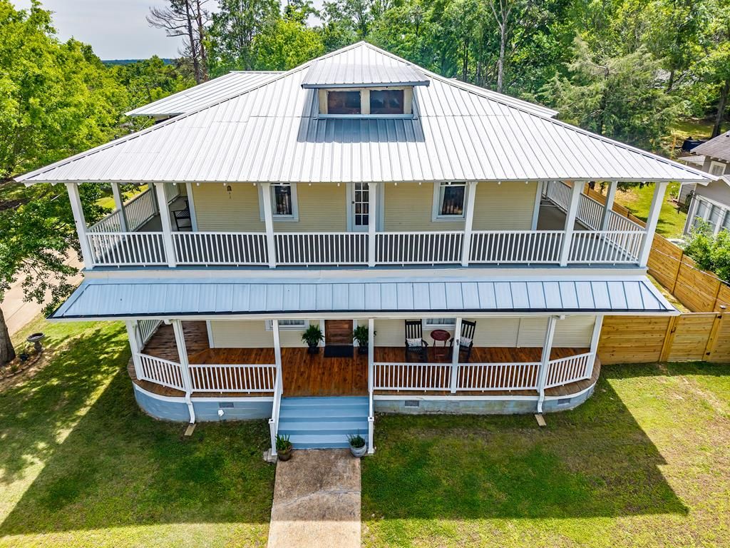 Photo of 301 Market St, WATER VALLEY, MS 38965 (MLS # 164684)