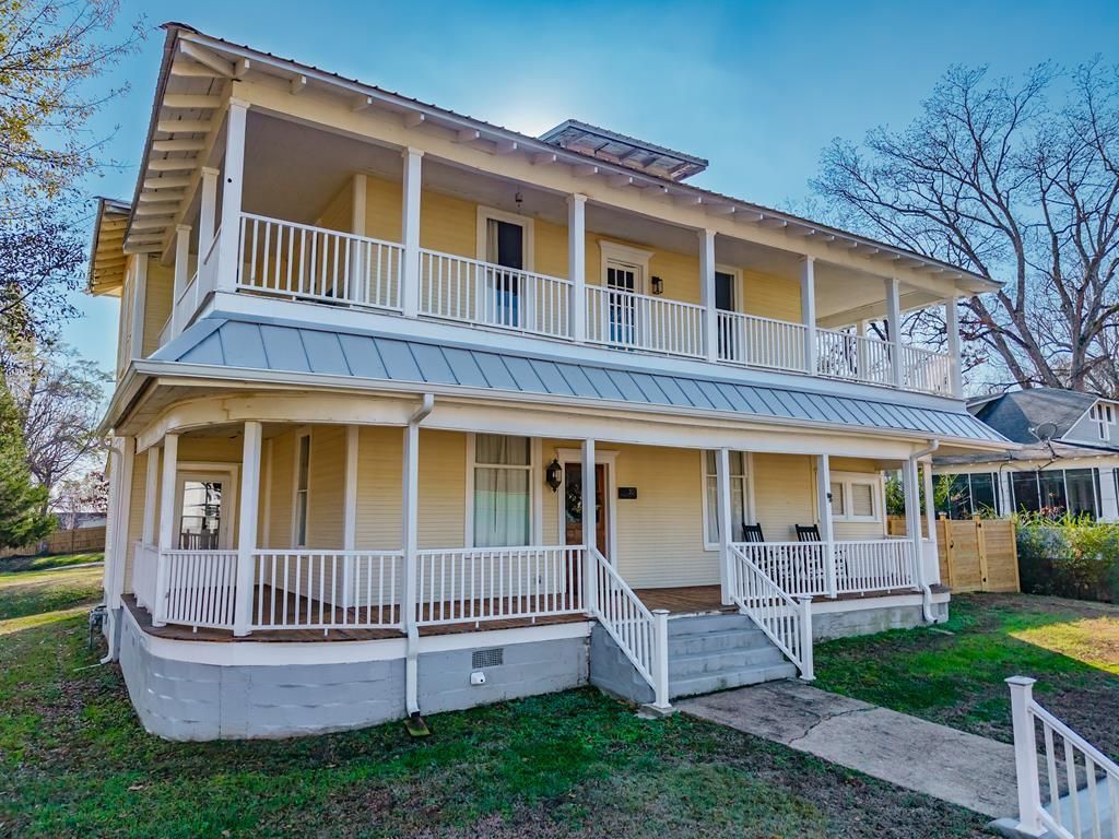 Photo of 301 Market St, WATER VALLEY, MS 38965 (MLS # 164684)