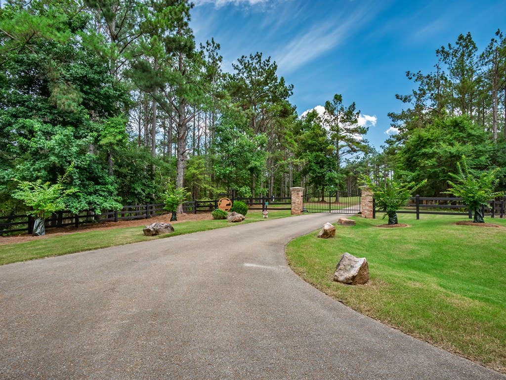 Photo of 121 Highlands DR, OXFORD, MS 38655 (MLS # 167915)