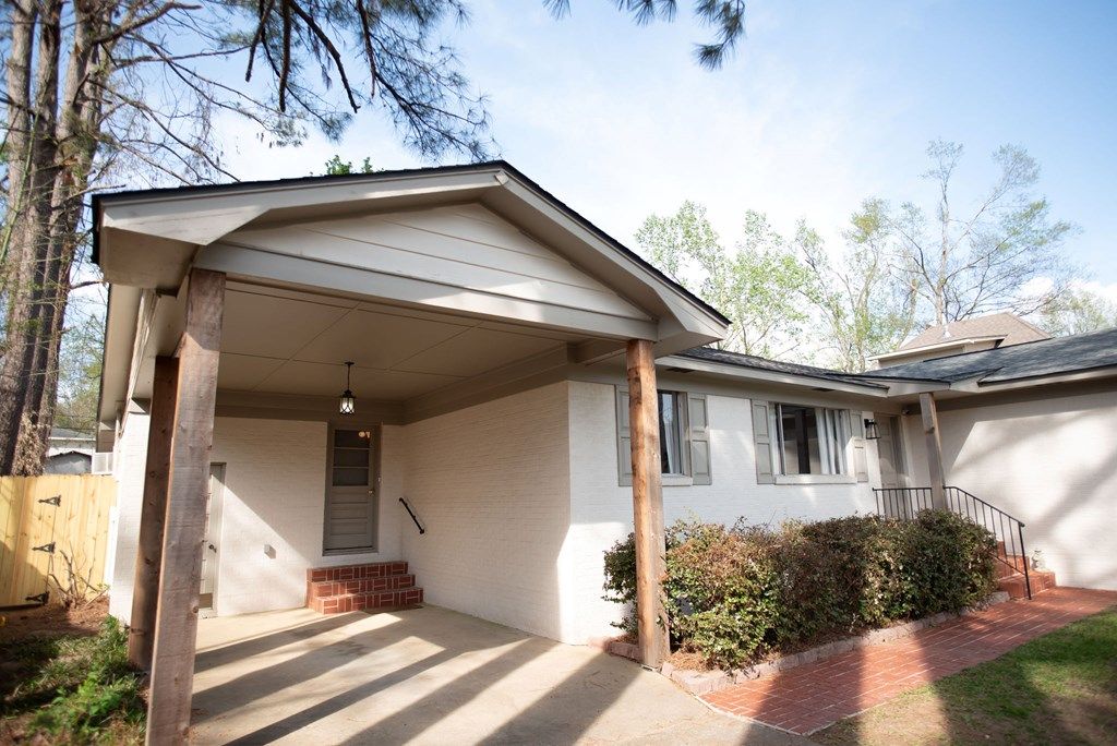 Photo of 211 Chandler Ave, OXFORD, MS 38655 (MLS # 167103)