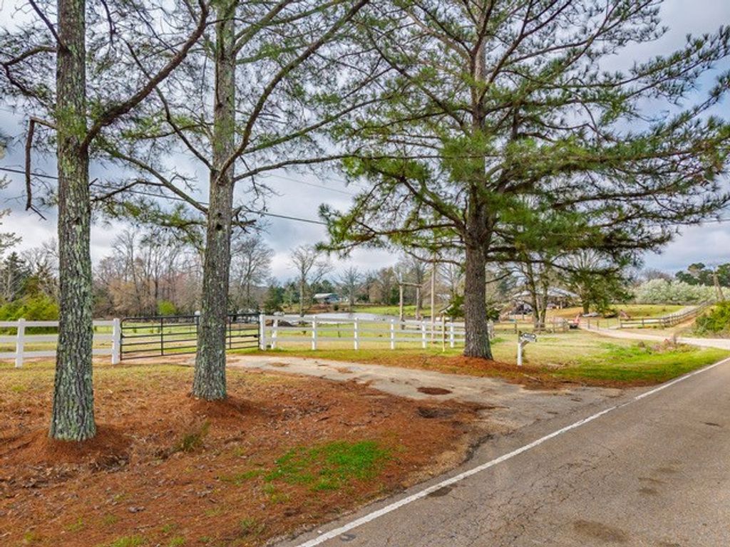 Photo of 4597 Hernando Road, HOLLY SPRINGS, MS 38635 (MLS # 166811)