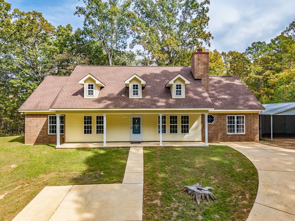 Photo of 167 County Road 385, WATER VALLEY, MS 38965 (MLS # 161935)