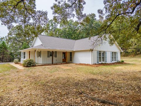 Photo of 424 Meadowlawn Drive, OXFORD, MS 38655 (MLS # 161704)