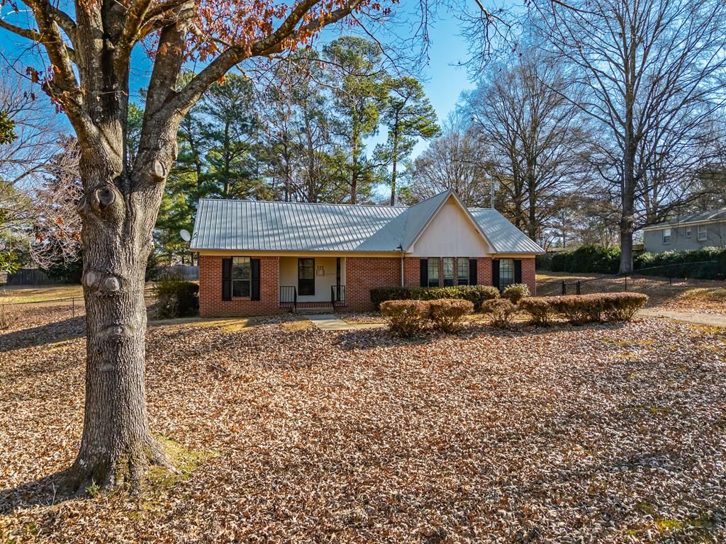 Photo of 222 Pine Lane, BATESVILLE, MS 38606 (MLS # 164455)