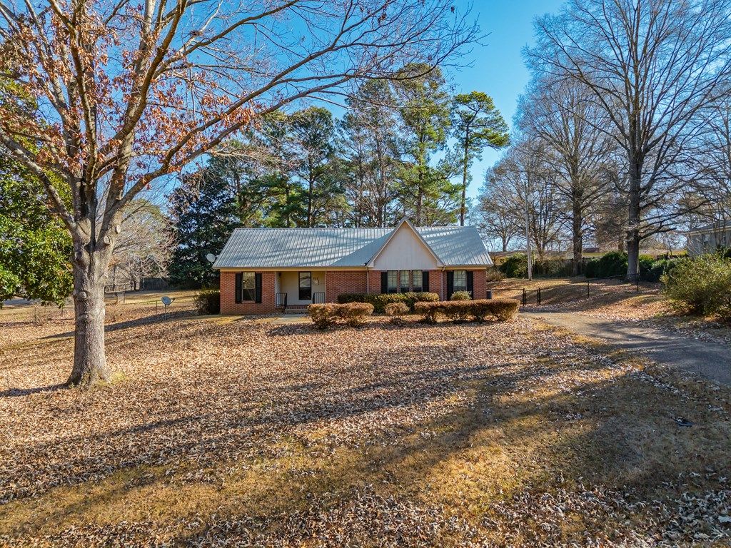 Photo of 222 Pine Lane, BATESVILLE, MS 38606 (MLS # 164455)