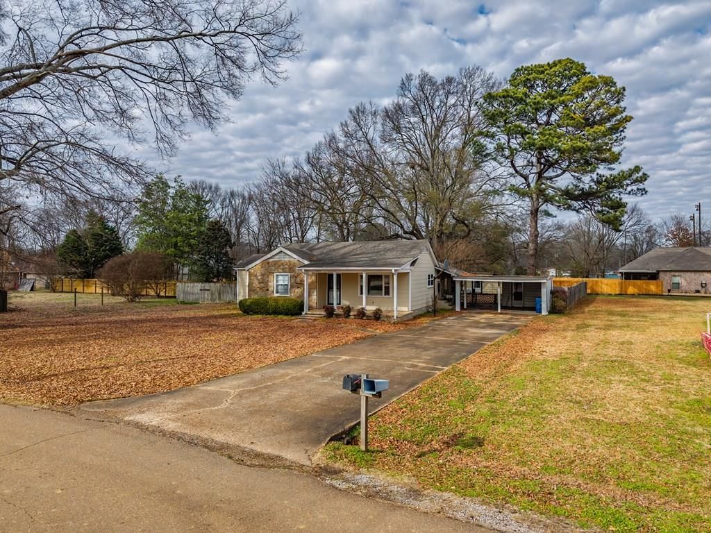 Photo of 201 East Street, BATESVILLE, MS 38606 (MLS # 164465)