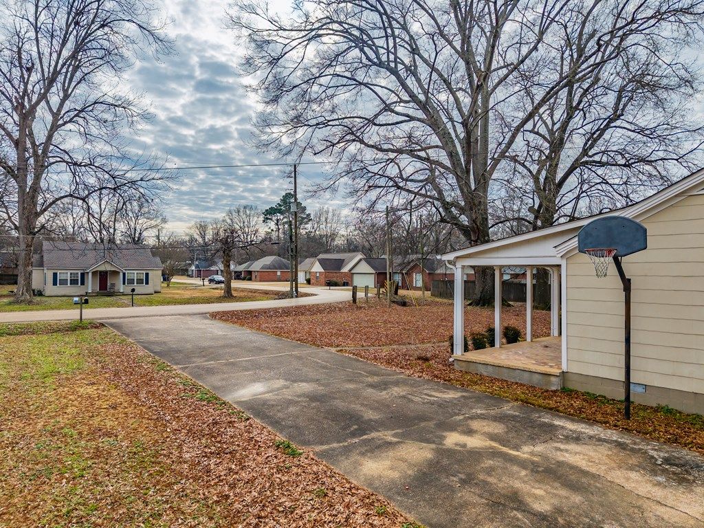 Photo of 201 East Street, BATESVILLE, MS 38606 (MLS # 164465)