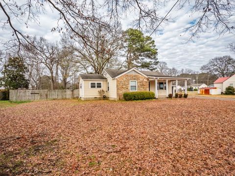 Photo of 201 East Street, BATESVILLE, MS 38606 (MLS # 164465)