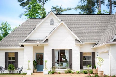 Photo of 1823 Atlanta Ave, OXFORD, MS 38655 (MLS # 167363)