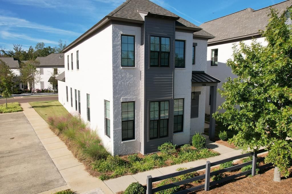 Photo of 105 Farm View Dr #106 St, OXFORD, MS 38655 (MLS # 162017)