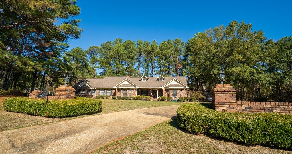 Photo of 707 Blackmur Drive, WATER VALLEY, MS 38965 (MLS # 164697)