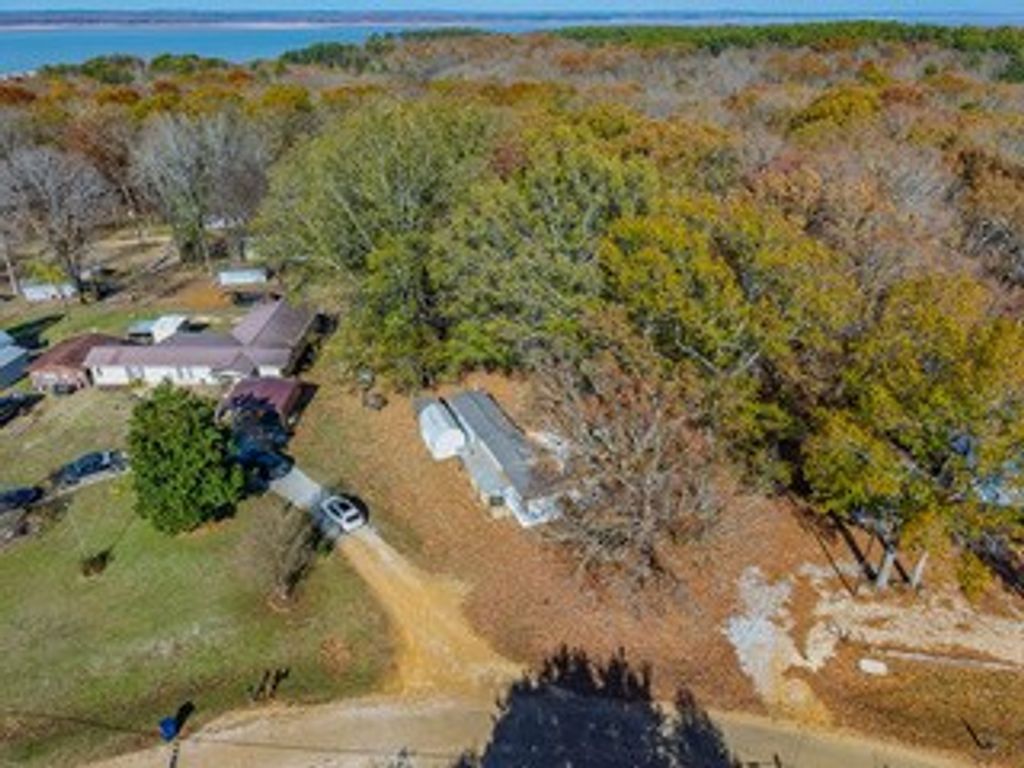 Photo of 352 Coles Point Road, BATESVILLE, MS 38606 (MLS # 162227)