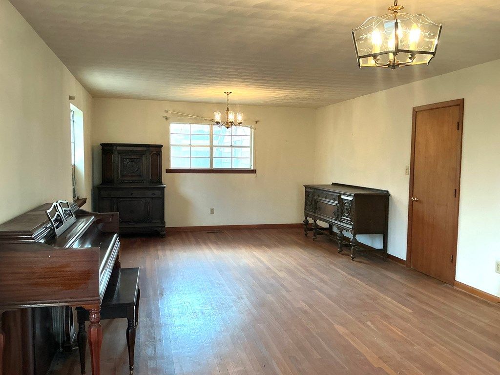 Photo of 313 N Monroe St, CALHOUN CITY, MS 38916 (MLS # 166787)