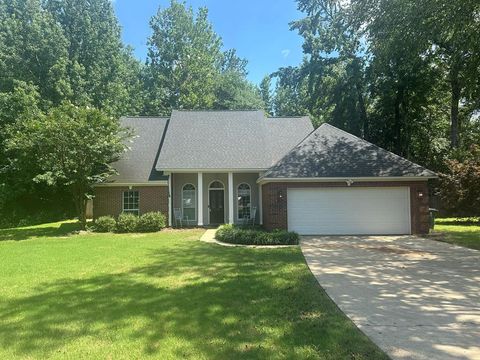 Photo of 303 Ward Cove, OXFORD, MS 38655 (MLS # 161028)