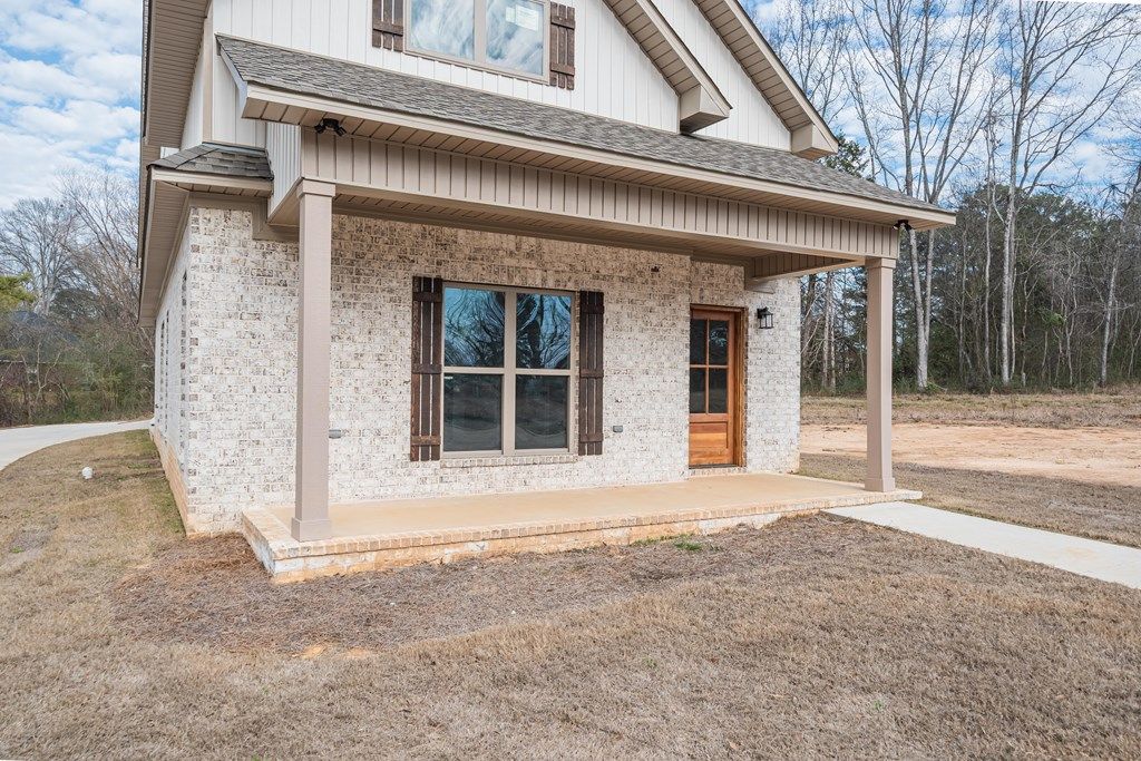 Photo of 386 Woodland Dr, NEW ALBANY, MS 38652 (MLS # 164424)
