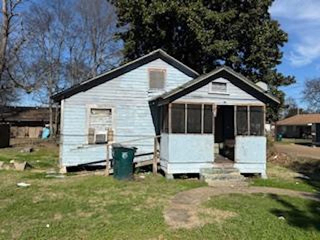 Photo of 219 ELM St, GREENWOOD, MS 38930 (MLS # 162371)
