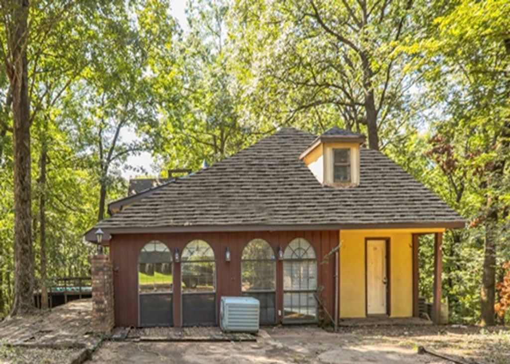 Photo of 215 Girl Scout Road, GRENADA, MS 38901 (MLS # 162363)