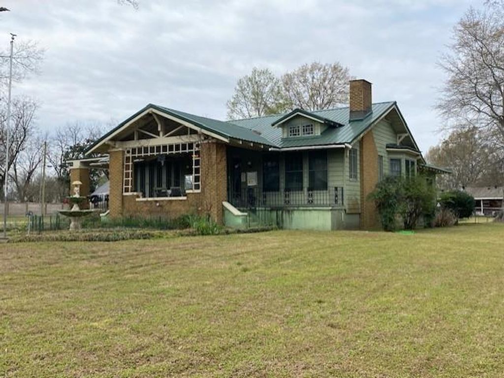 Photo of 515 South Pocahontas Street, SARDIS, MS 38666 (MLS # 166937)