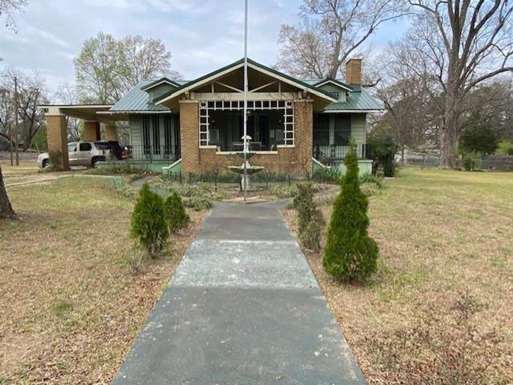 Photo of 515 South Pocahontas Street, SARDIS, MS 38666 (MLS # 166937)