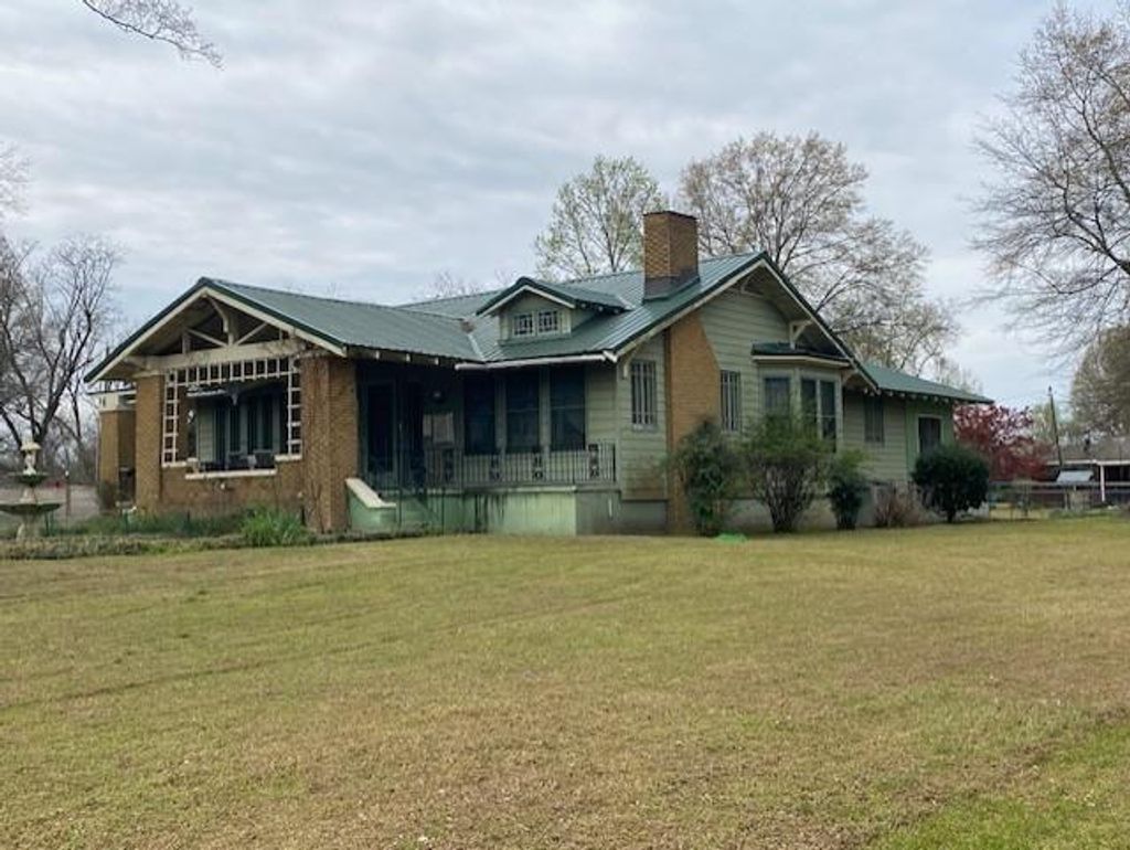 Photo of 515 South Pocahontas Street, SARDIS, MS 38666 (MLS # 166937)
