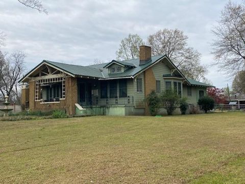 Photo of 515 South Pocahontas Street, SARDIS, MS 38666 (MLS # 166937)