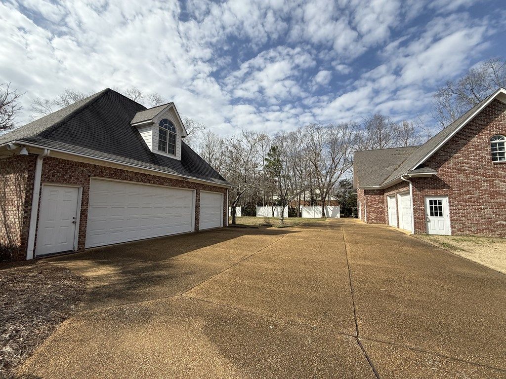 Photo of 1587 Larkspur Cr, TUPELO, MS 38801 (MLS # 161618)
