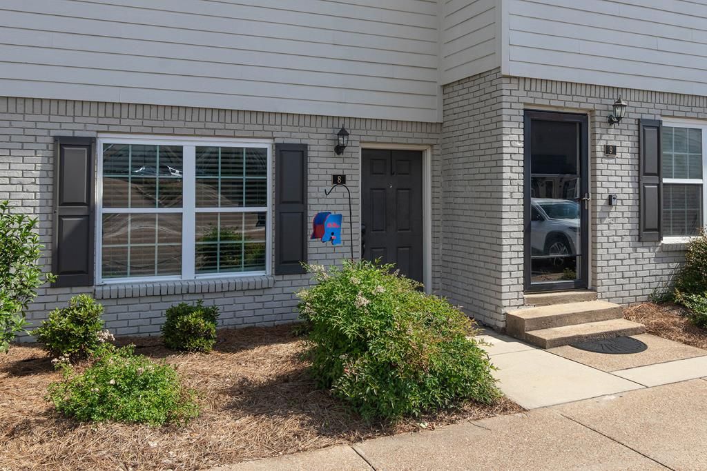 Photo of 1802 West Jackson Avenue, Unit 8 Ave, OXFORD, MS 38655 (MLS # 164564)