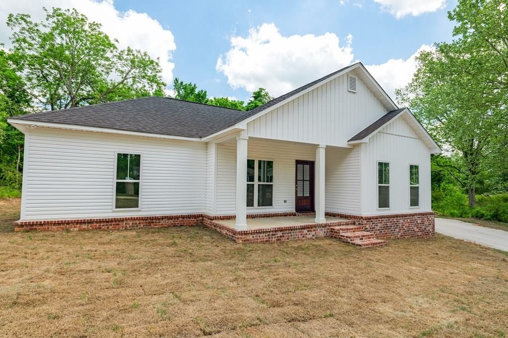 Photo of 108 Griffin Street, WATER VALLEY, MS 38965 (MLS # 167219)