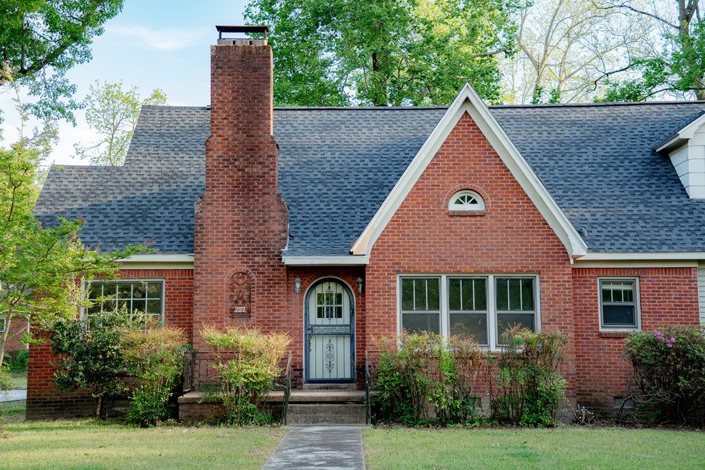 Photo of 202 Creek Drive, BATESVILLE, MS 38606 (MLS # 167172)