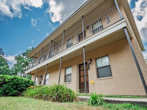 Photo of 115 Orleans Oaks Ln, OXFORD, MS 38655 (MLS # 167212)