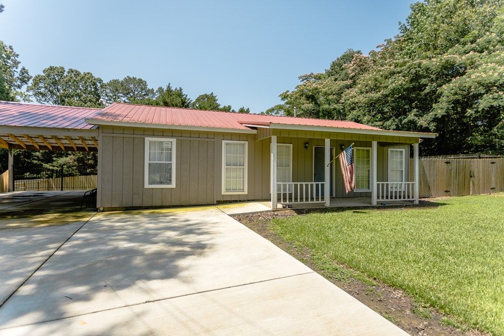 Photo of 283 Coles Point Road, BATESVILLE, MS 38606 (MLS # 160903)