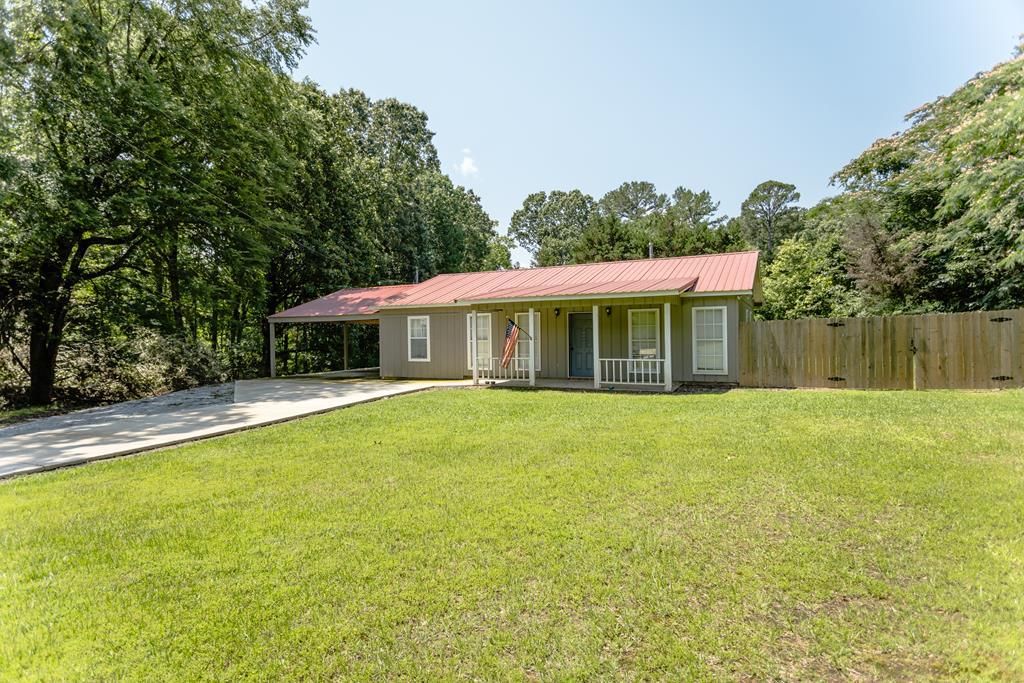 Photo of 283 Coles Point Road, BATESVILLE, MS 38606 (MLS # 160903)