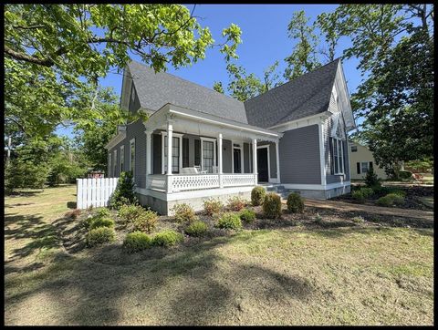 Photo of 201 Boothe Street, BATESVILLE, MS 38606 (MLS # 167317)