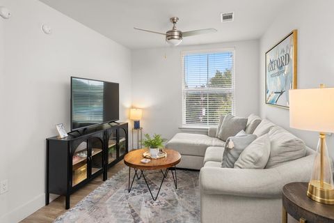 Photo of 514 Jackson Ave. E #414, OXFORD, MS 38655 (MLS # 162045)