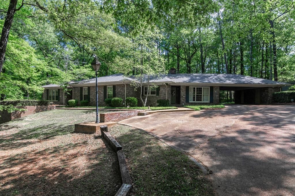 Photo of 139 Myra Ave, CALHOUN CITY, MS 38916 (MLS # 167257)