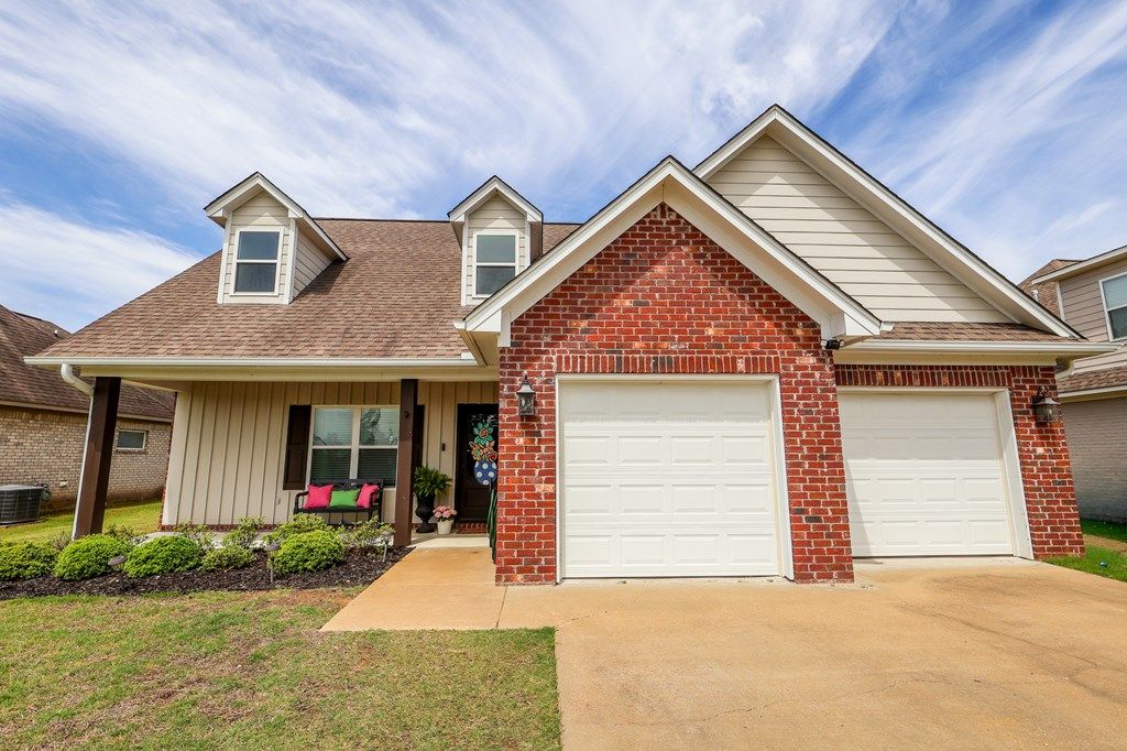 Photo of 216 Forest Glen Dr, OXFORD, MS 38655 (MLS # 167345)
