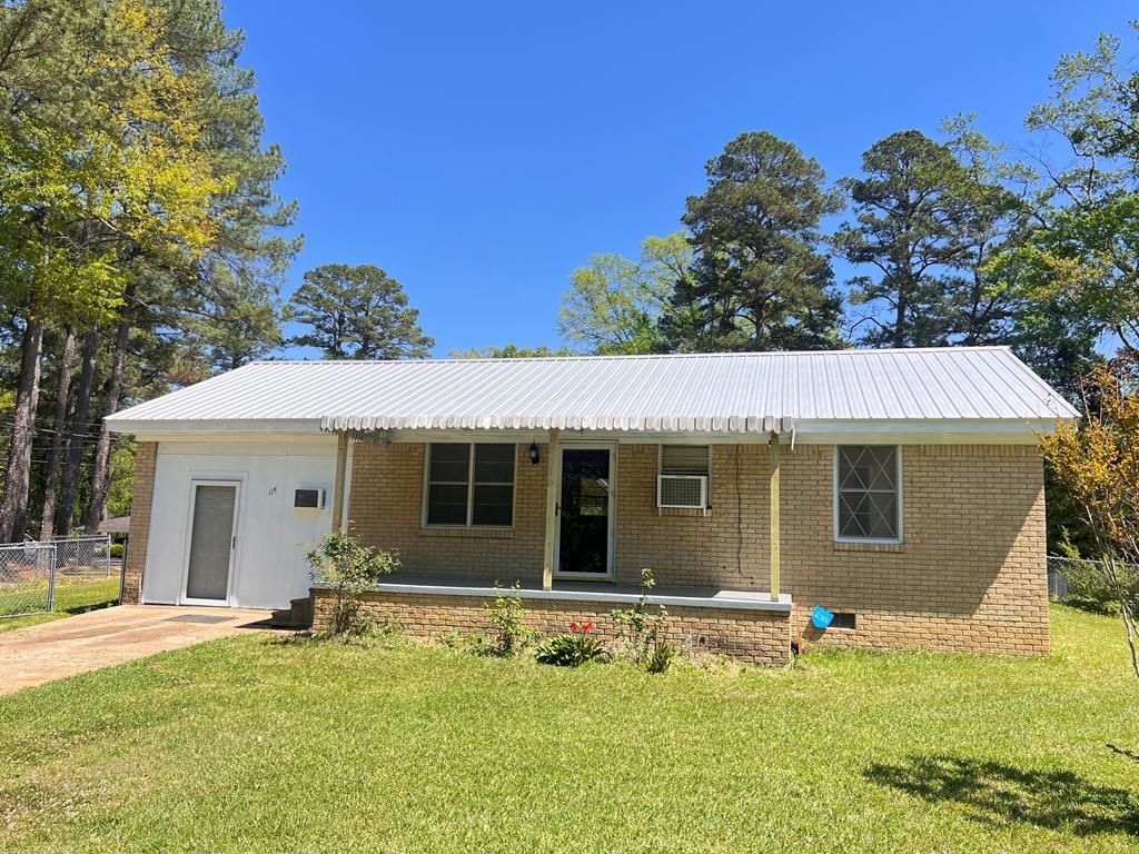 Photo of 114 Moore Street, CALHOUN CITY, MS 38916 (MLS # 167142)