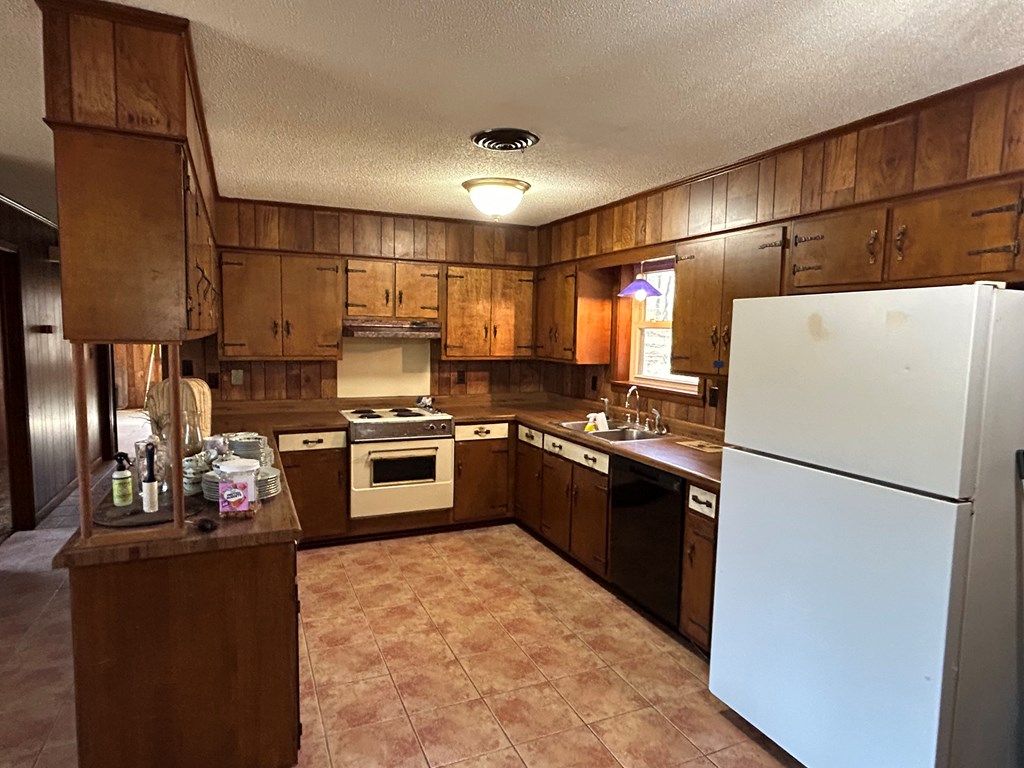 Photo of 372 CR 424 ( in Paris in Lafayette County ), WATER VALLEY, MS 38965 (MLS # 166852)