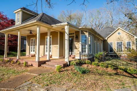 Photo of 617 Piedmont Dr, OXFORD, MS 38655 (MLS # 166940)