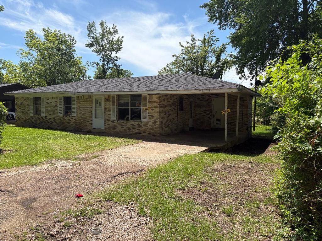Photo of 205 Claude ST, BATESVILLE, MS 38606 (MLS # 167421)