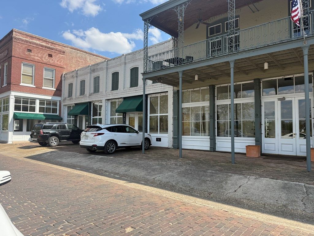 Photo of 111 West Front Street, GREENWOOD, MS 38930 (MLS # 167226)