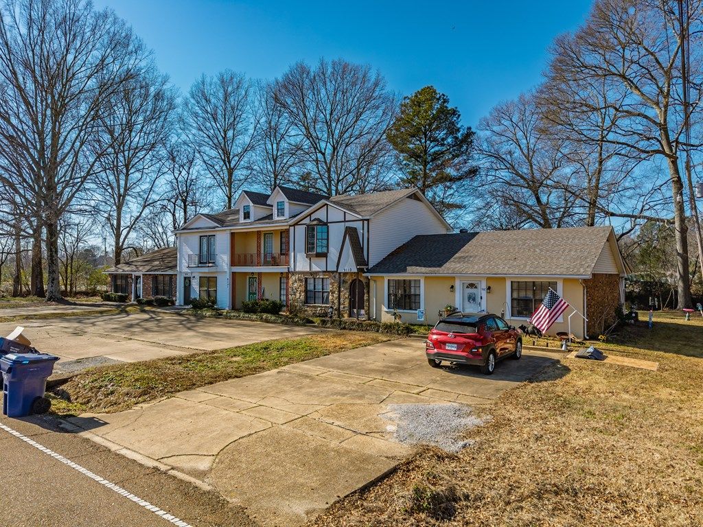 Photo of 911 Boothe St, BATESVILLE, MS 38606 (MLS # 164468)