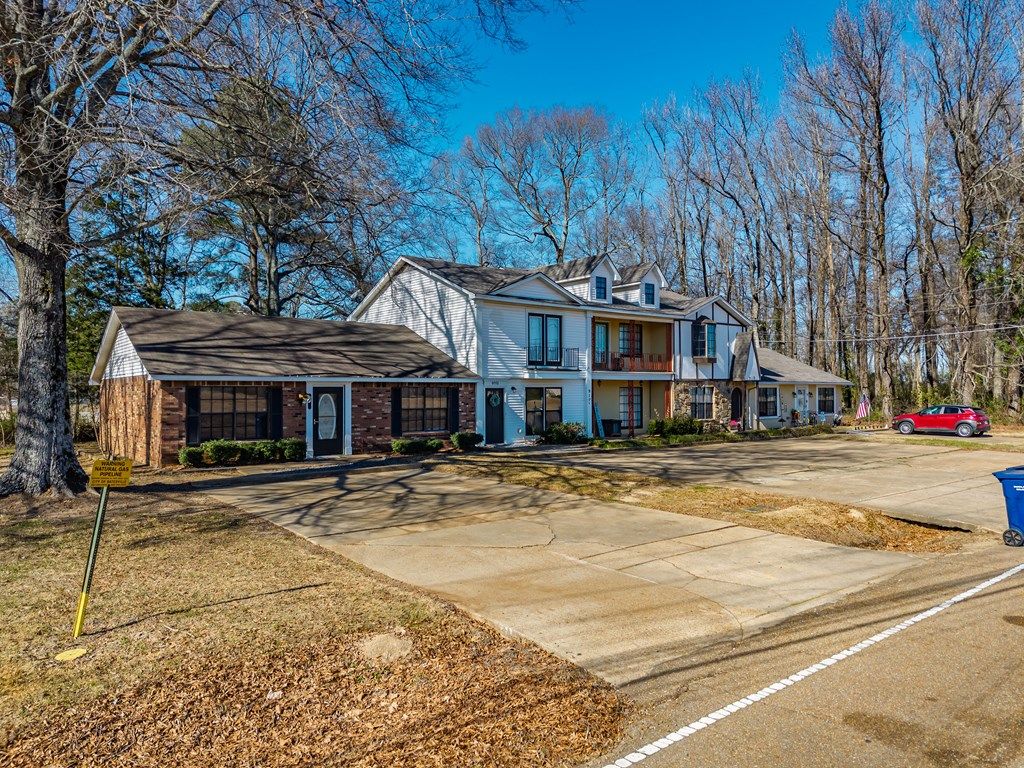 Photo of 911 Boothe St, BATESVILLE, MS 38606 (MLS # 164468)