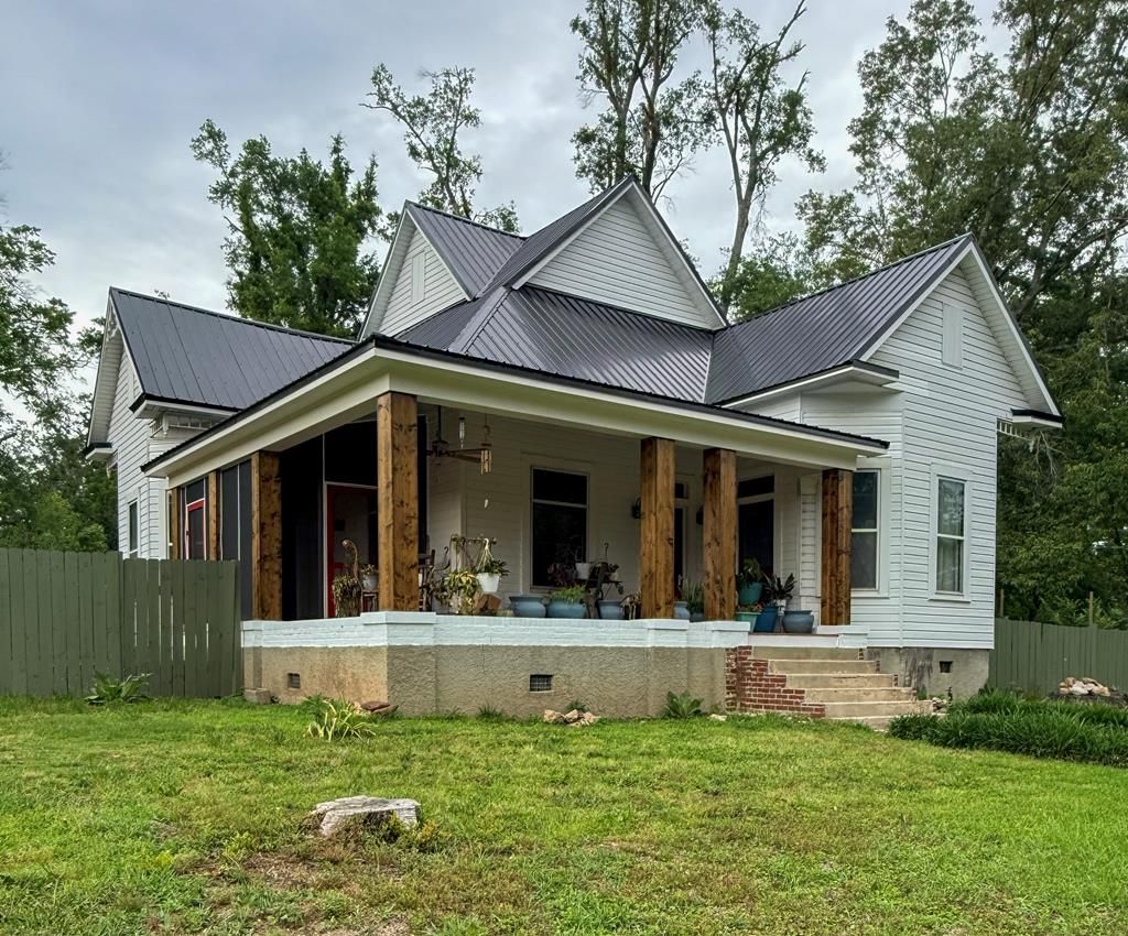 Photo of 108 Lafayette Streer St, WATER VALLEY, MS 38965 (MLS # 167349)