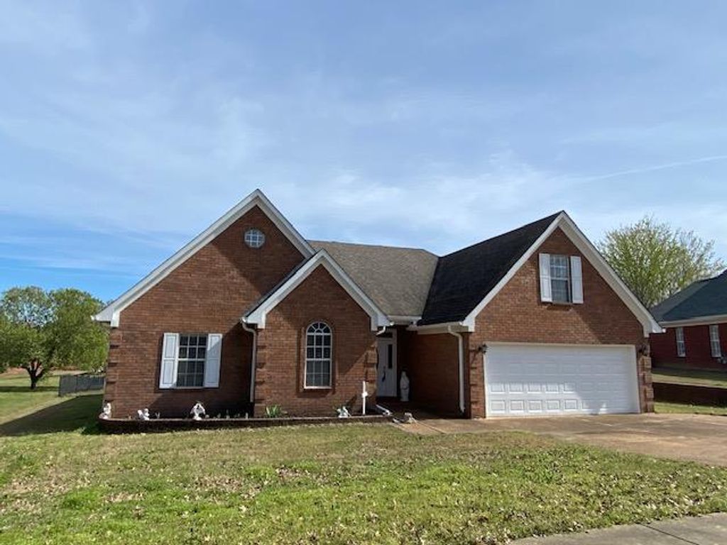 Photo of 1268 South Lake Drive, HERNANDO, MS 38632 (MLS # 166891)