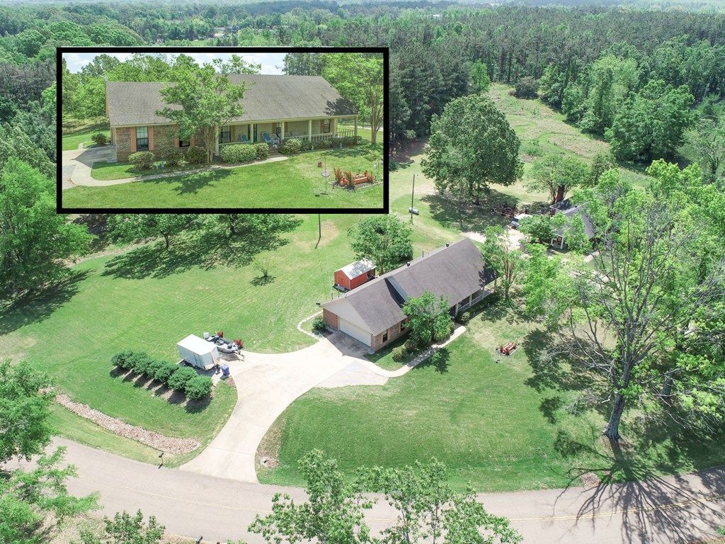 Photo of 408 Hunters Parkway, BATESVILLE, MS 38606 (MLS # 167342)