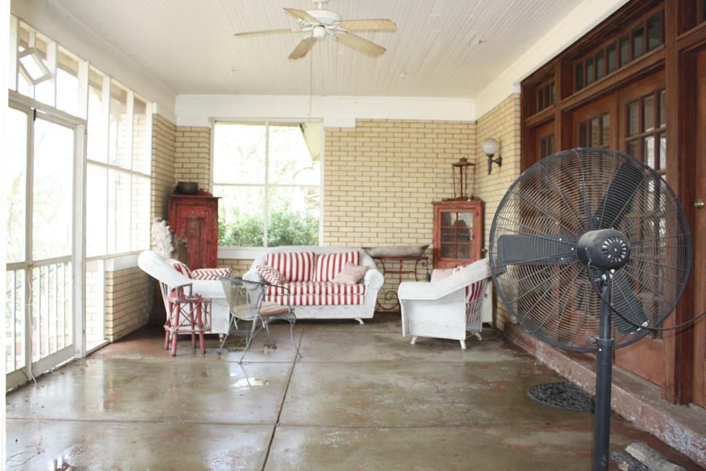 Photo of 207 East Oak Avenue, COMO, MS 38679 (MLS # 166809)