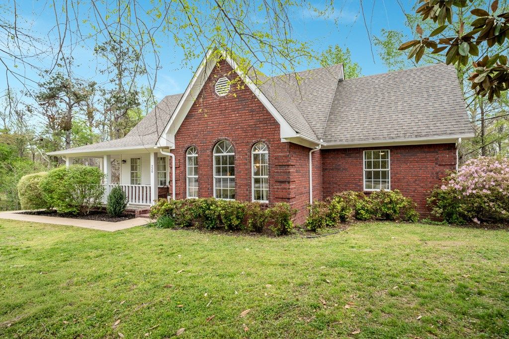 Photo of 220 Woodlawn Dr, OXFORD, MS 38655 (MLS # 167017)